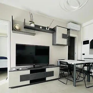 https://pericle-5-apartment.it-lombardy.com